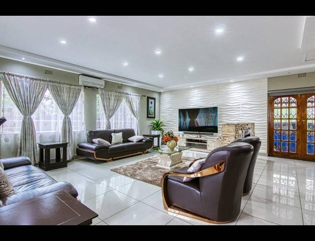 3 BEDROOM APARTMENT FOR SALE IN KENSINGTON B